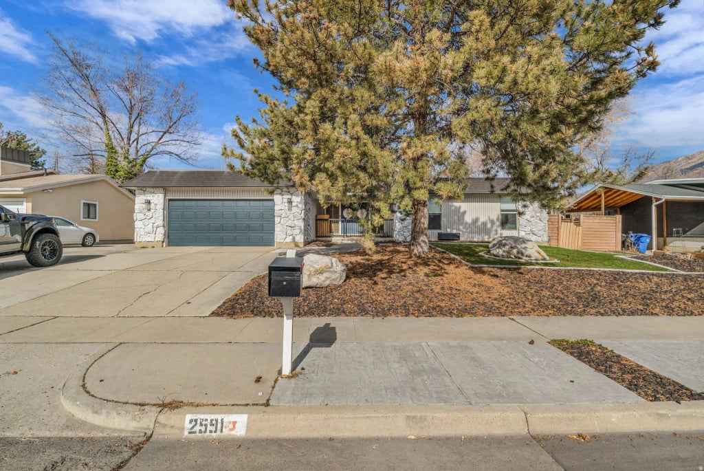 2591 E Creek Rd, Sandy