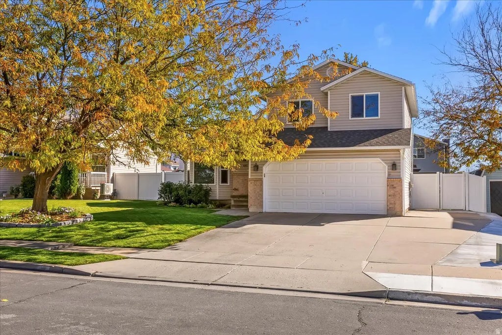 685 S Pheasant View Dr, Layton