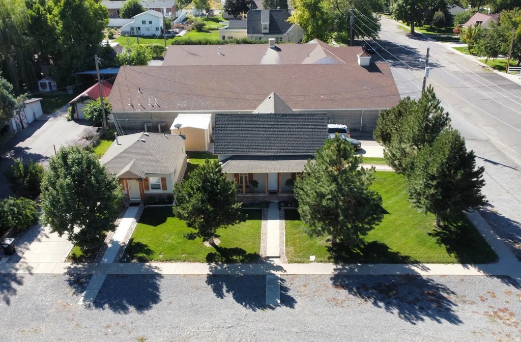 121 S Main St, Salem