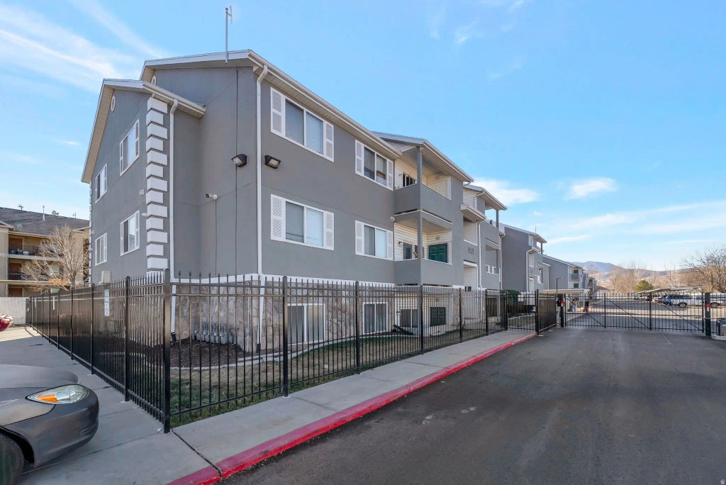 8027 W Copperfield Pl S 11, Magna