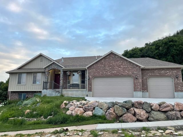 414 Juniper Ct, Wellsville