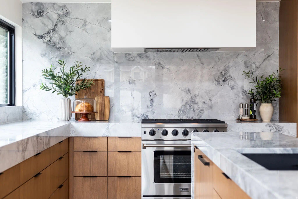 943 Creekside Ct, Farmington