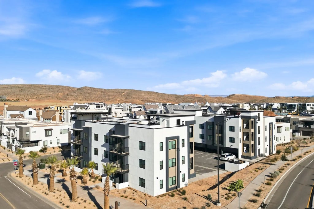 961 W Akoya Pearl Rd 300, St. George