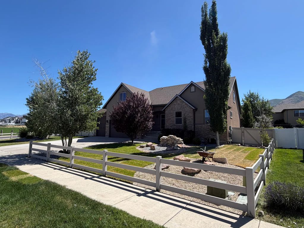 384 N 710 E, Salem