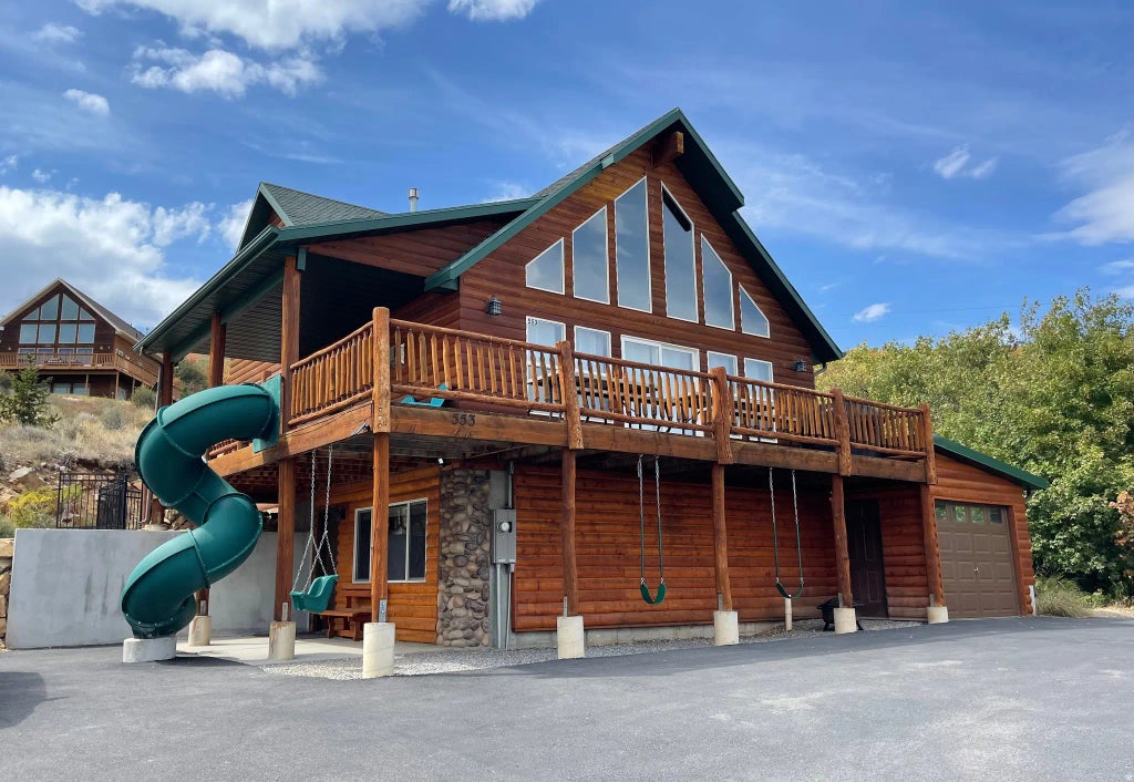 553 W Raspberry Patch Rd, Garden City