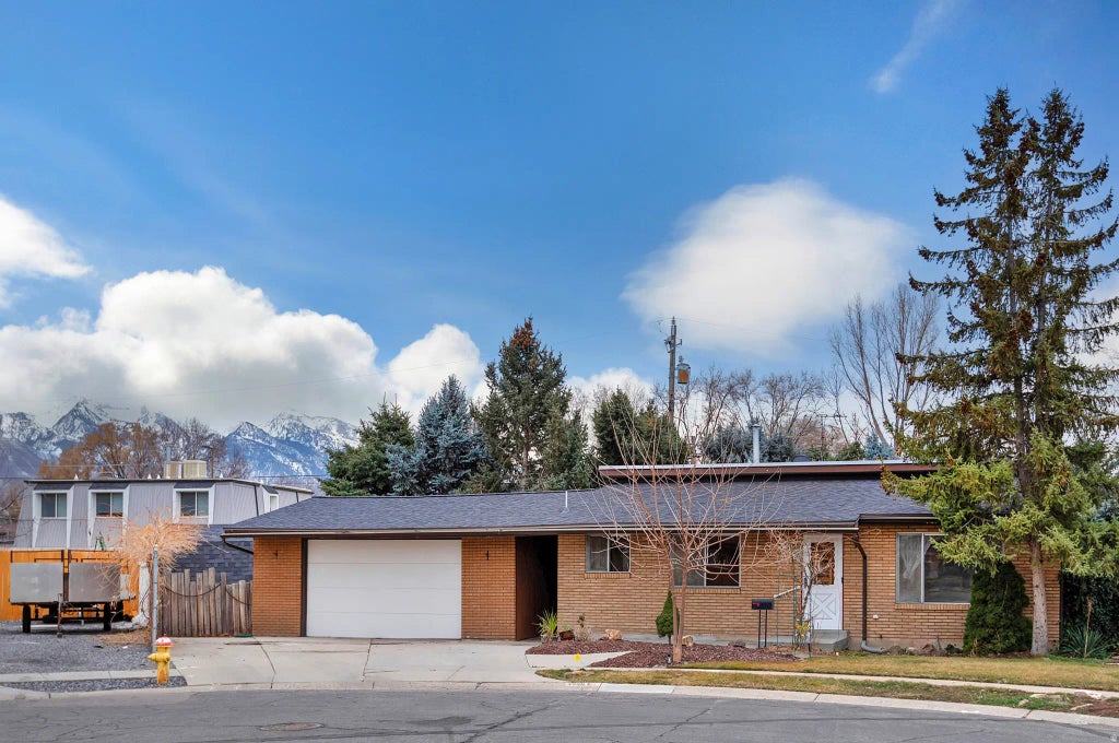 4038 S Golden Cir, Millcreek