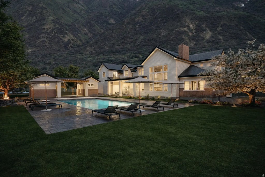 2254 S Valley Dr, Mapleton