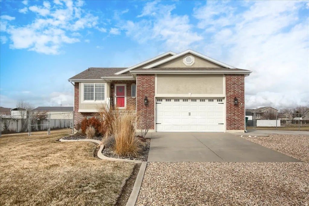 6242 W 5950 S, Hooper