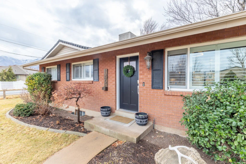 1365 E Lester Dr, South Weber