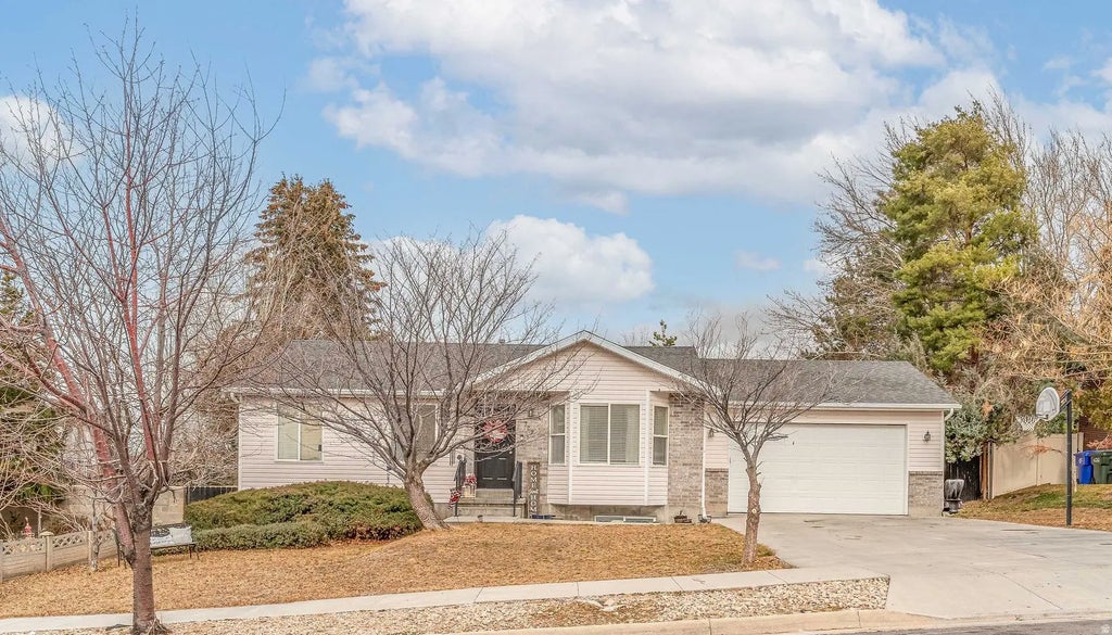 729 E Crestview Dr S, Tooele