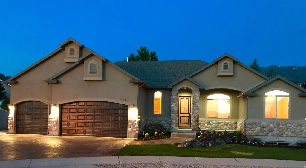 11521 S Black Forest Dr S 8, Sandy