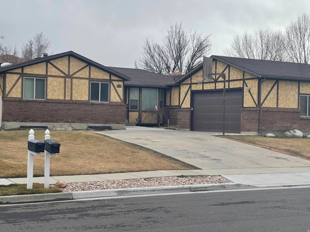 757 W Aspen Heights Dr S, Murray