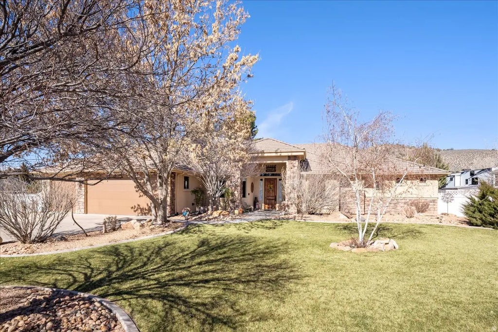 1112 W Sapphire, Diamond Valley