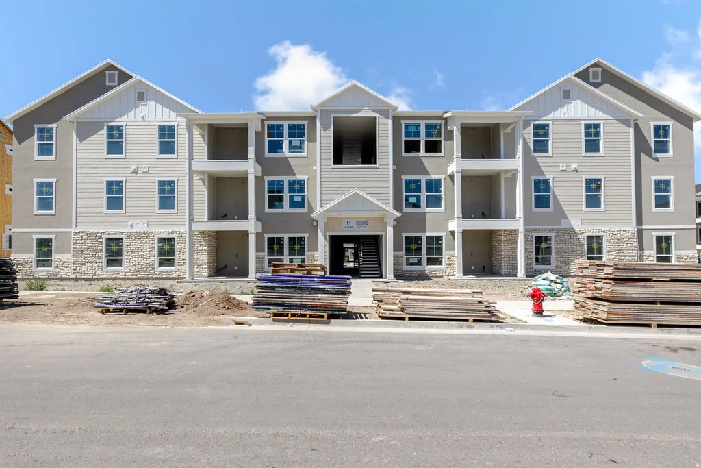 6667 W Twin Rocks Ln F204, Herriman