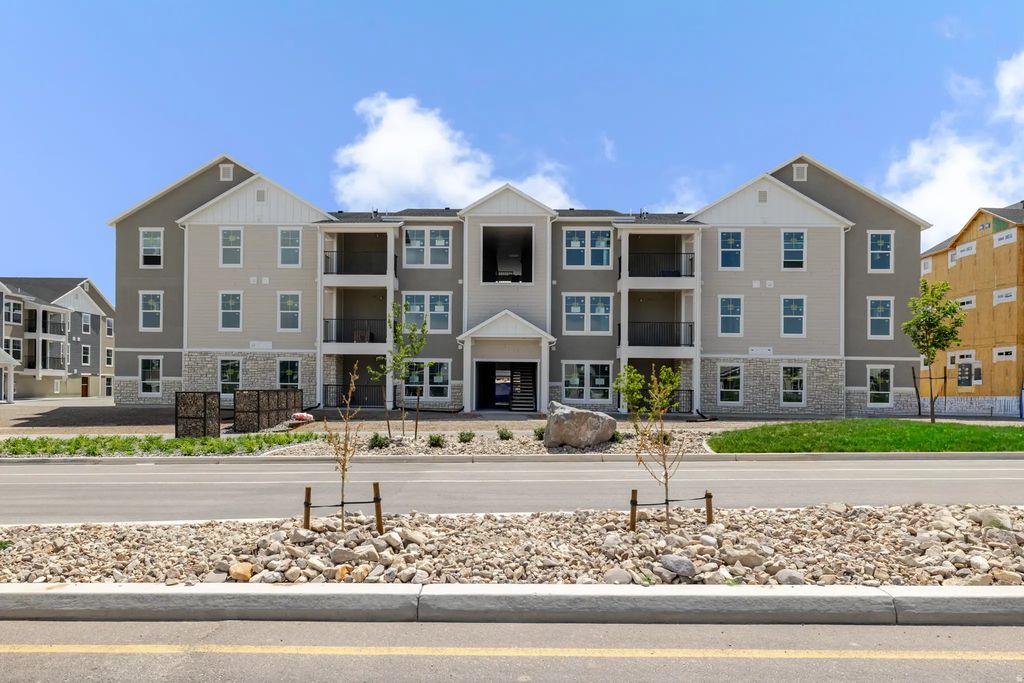6667 W Twin Rocks Ln F303, Herriman