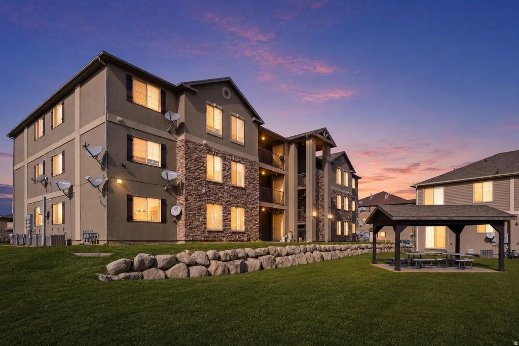 3812 E Rock Creek Rd 8, Eagle Mountain