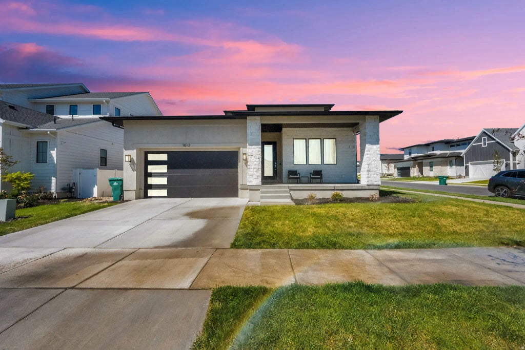 1612 W Maple Brook Ln 27, Riverton