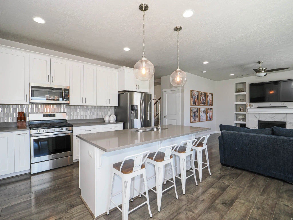 957 W Mckenna Rd S, Bluffdale