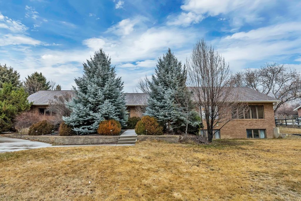 887 E Village Way, Alpine