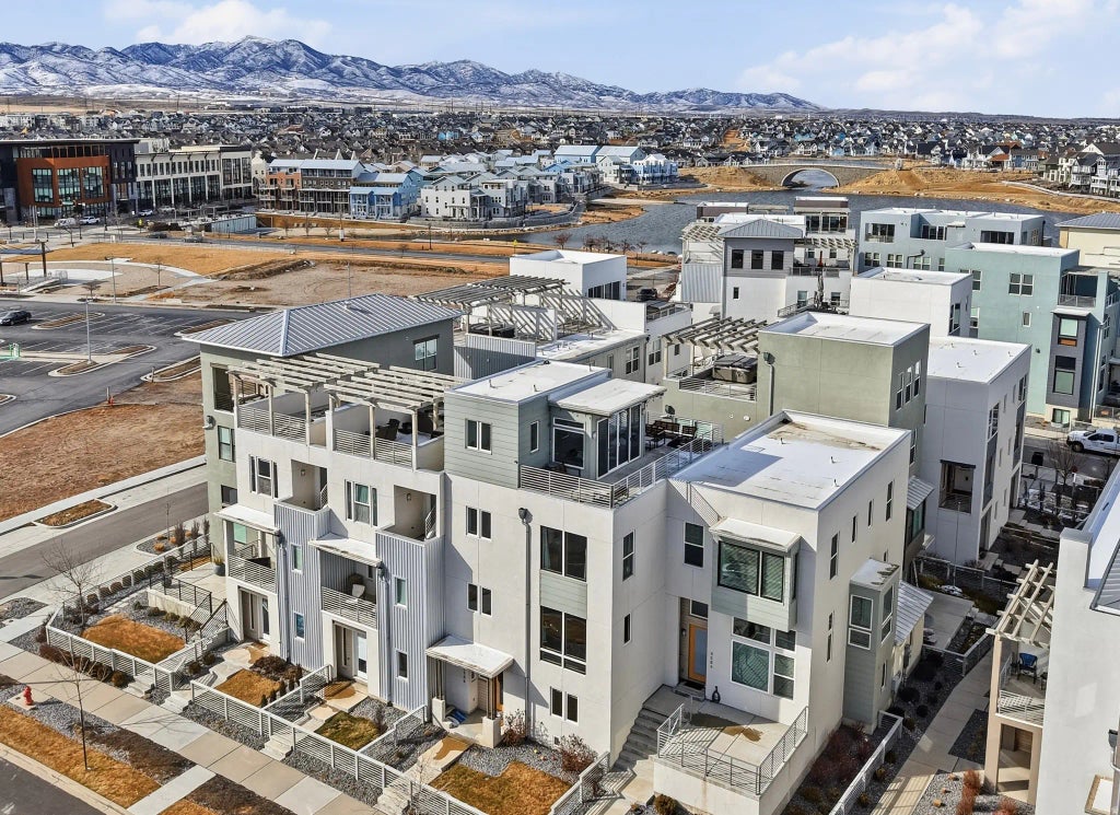 4586 W Daybreak Rim Way 396, South Jordan