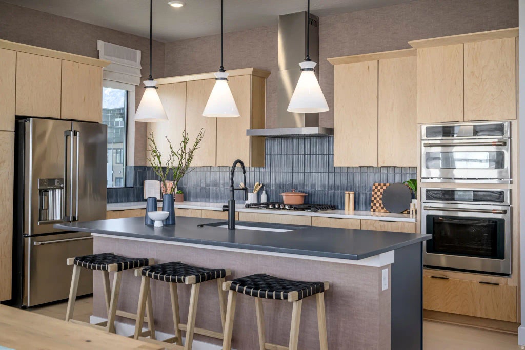 1986 Wilshire Rd E 3, Holladay