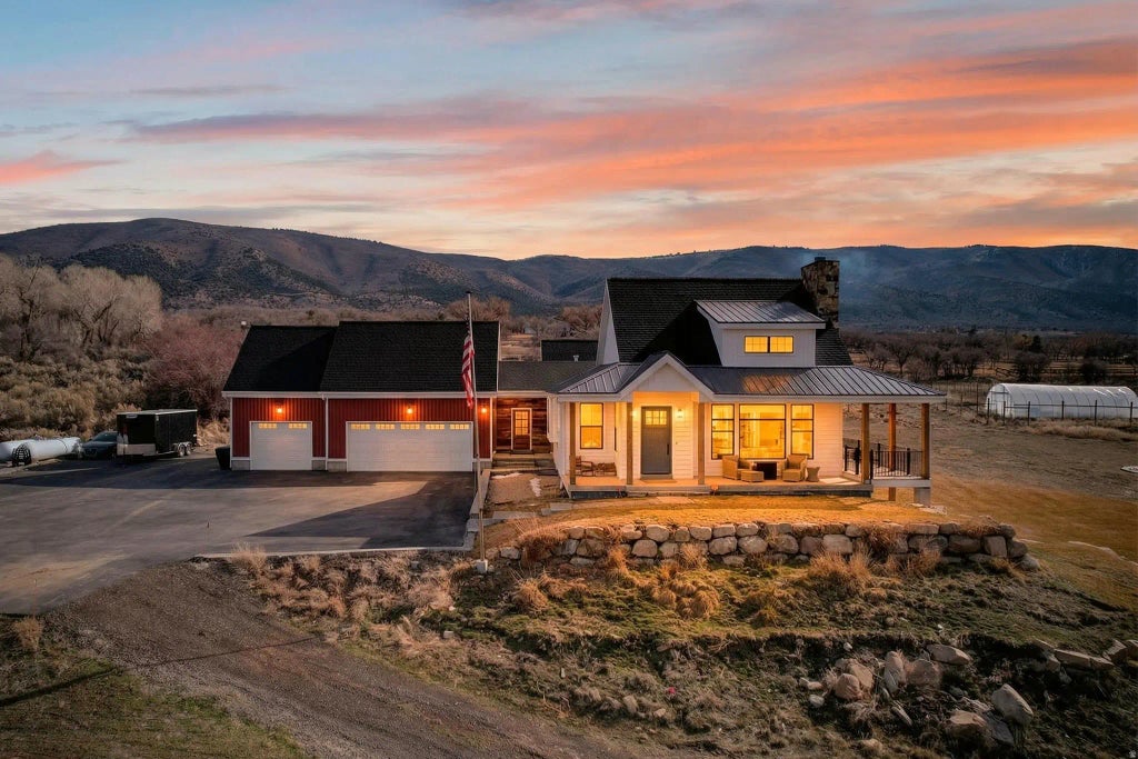 333 S Starks Ln E, Wallsburg