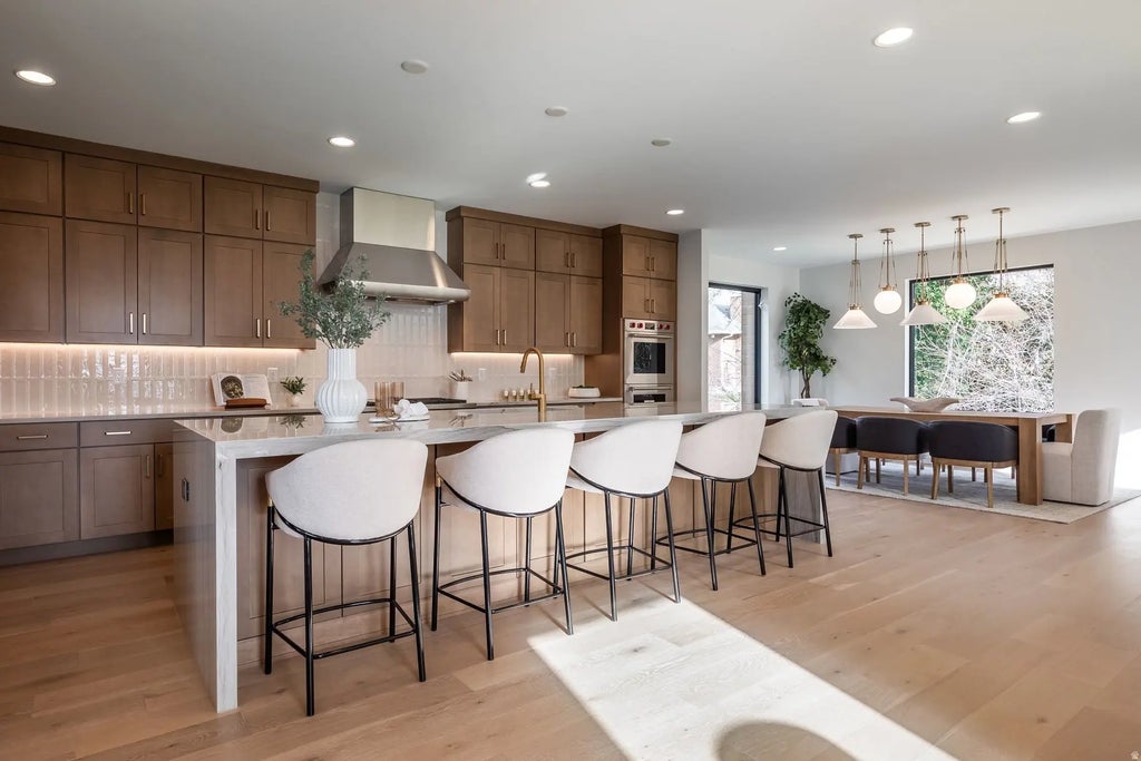 4451 S Holladay Park Ln E, Holladay