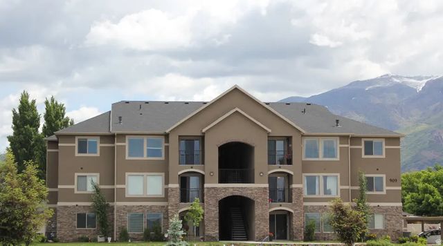 895 S Main St E, Layton