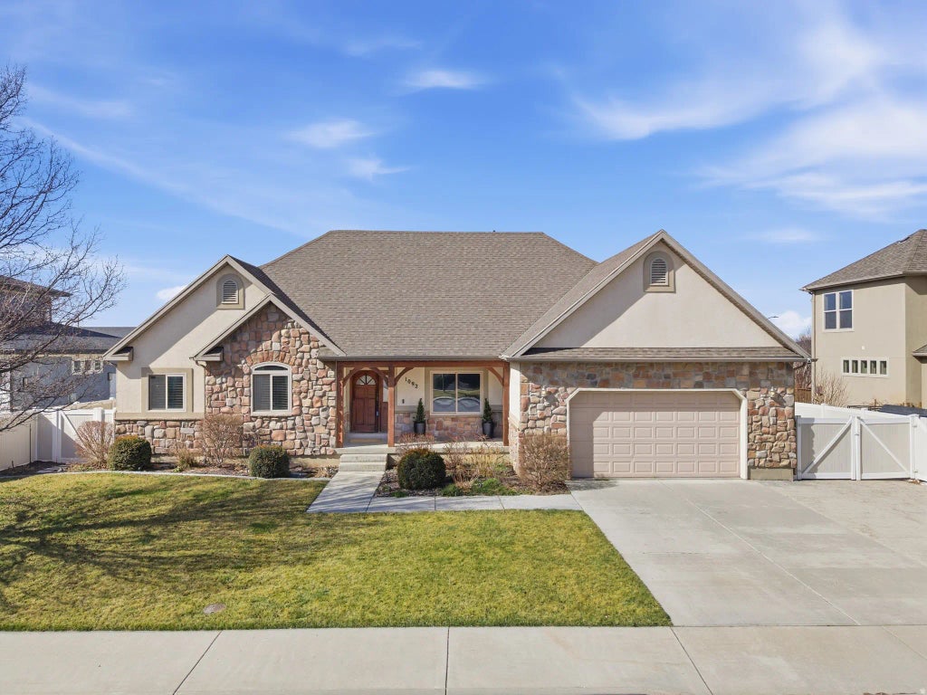 1092 S Valley Sage Dr E, Springville