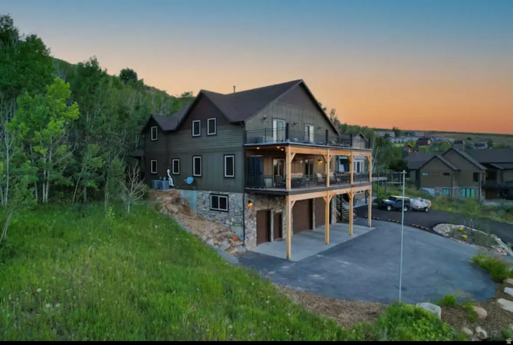 705 N Lochwood Vw, Garden City