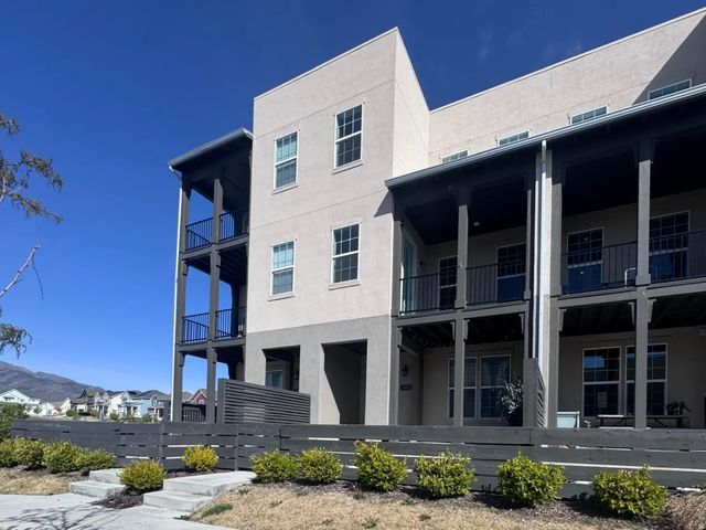 7603 S Bear Gulch Rd 166, West Jordan