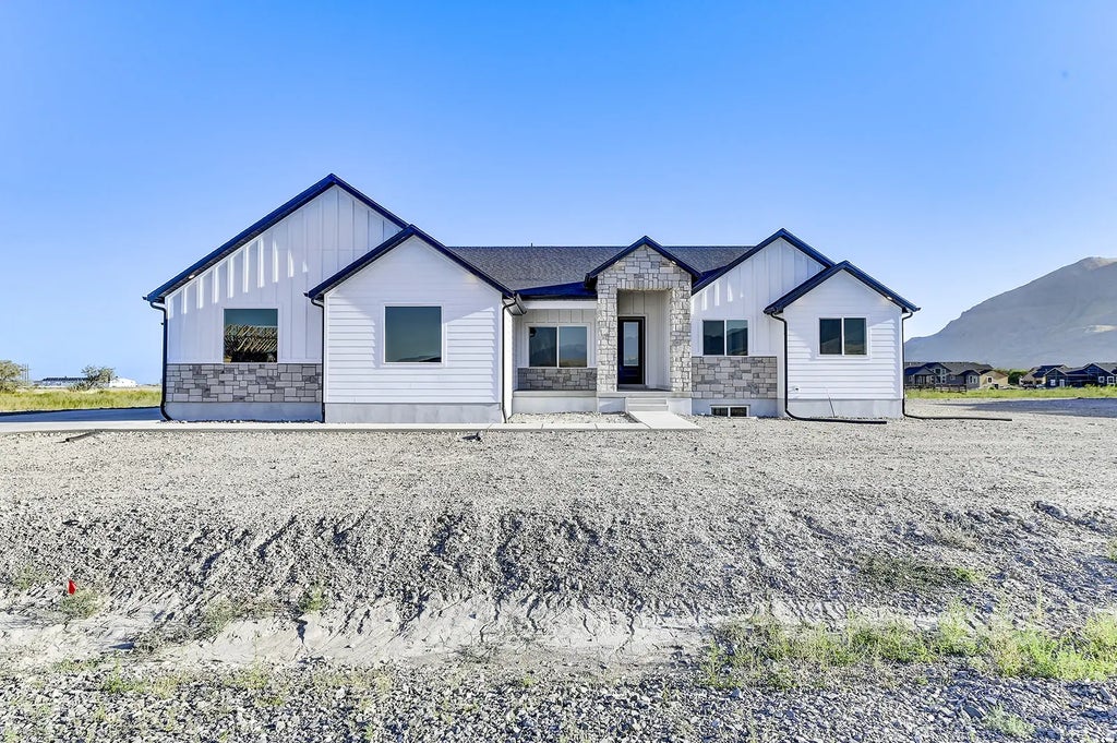 523 E Hetfield Dr 103, Grantsville