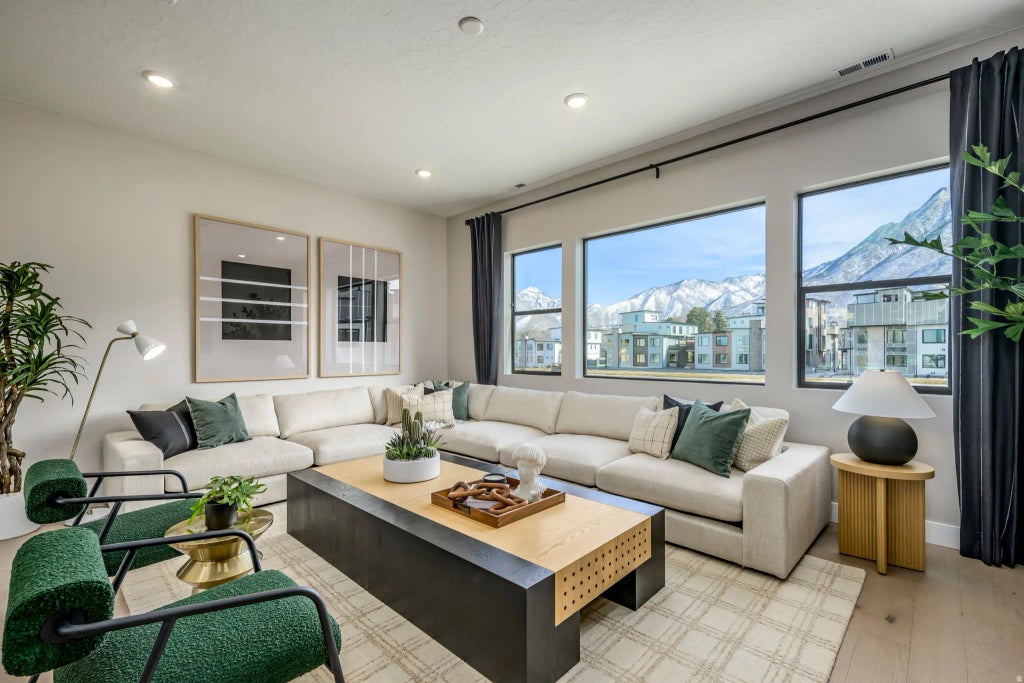 2006 E Wilshire Rd 8, Holladay