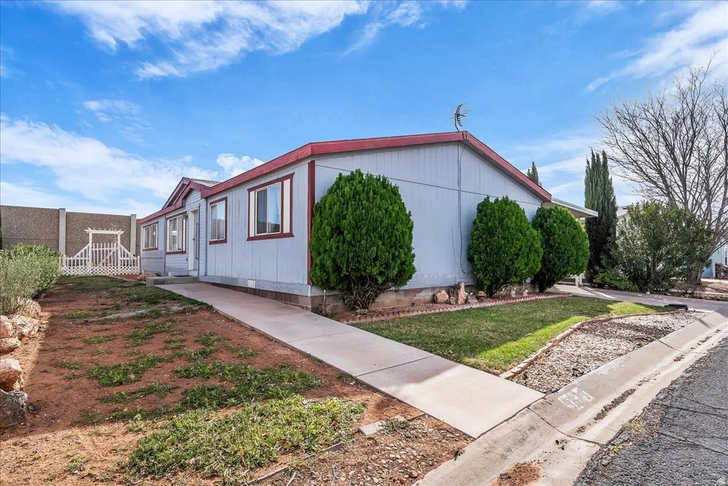 3871 W 20 N, Hurricane