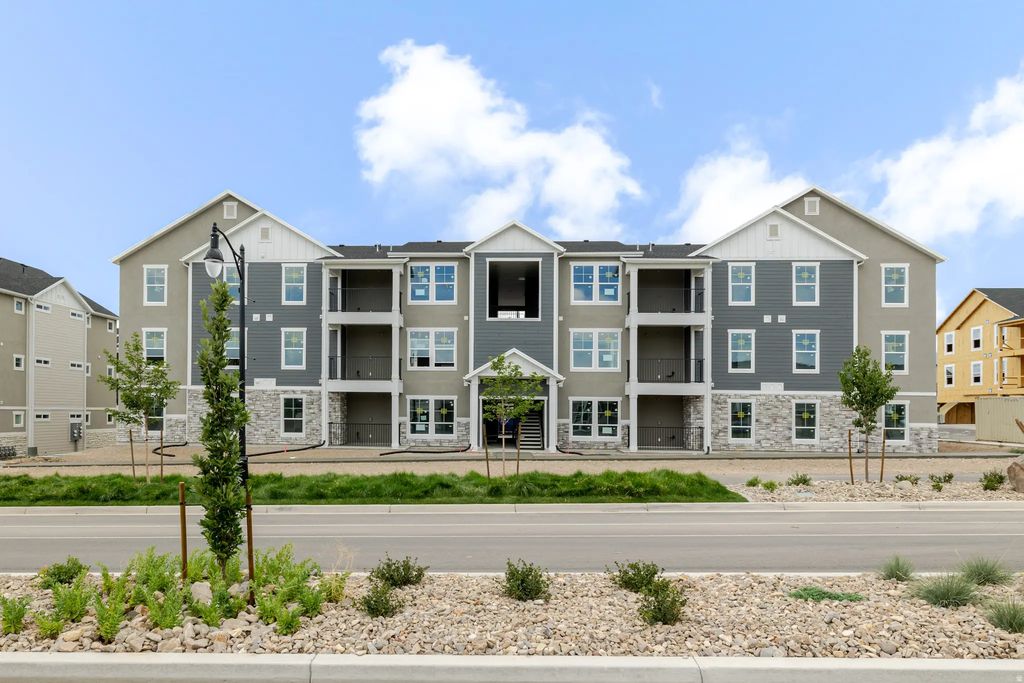 6688 W Twin Rocks Ln C204, Herriman