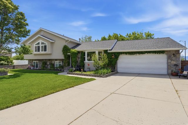 1320 E Woodhill Cir, Sandy