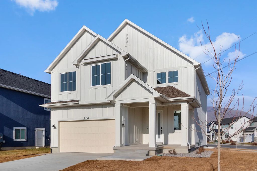 2414 W Santa Fe Dr, Mapleton