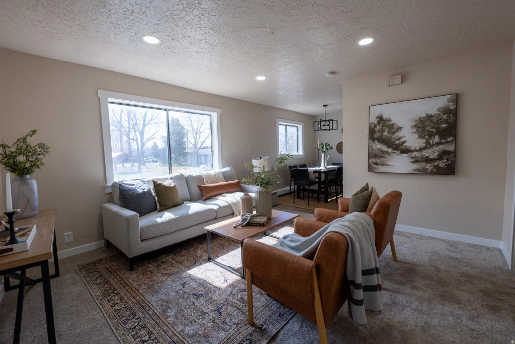 647 E Swenson Ave S 3, Springville