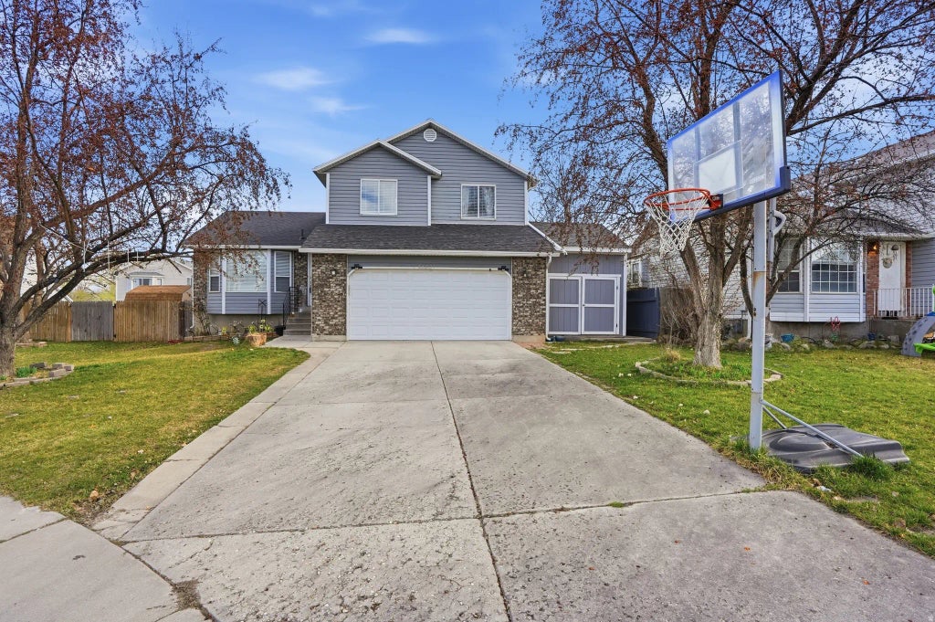 6853 S Mullien Dr W, West Jordan