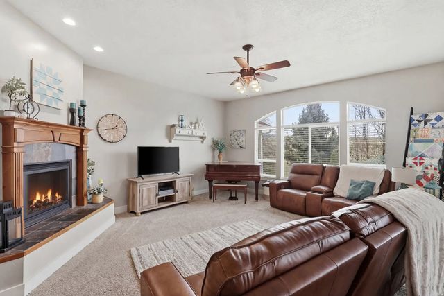 366 E 6600 S, Hyrum