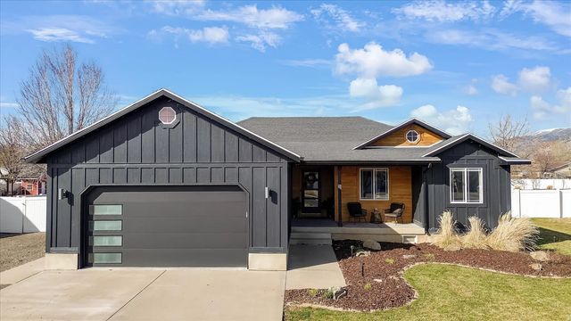 751 E 440 S, Hyrum
