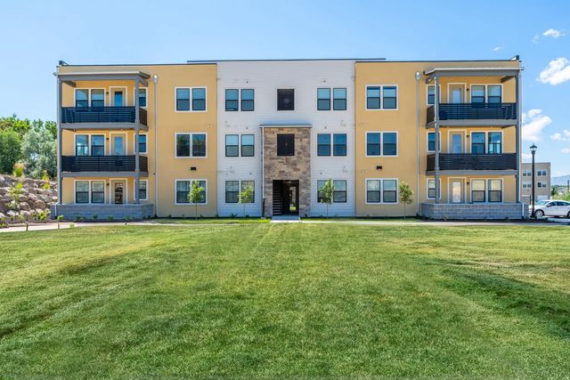 8333 S S Iris Lumi Ln W Q202, Midvale