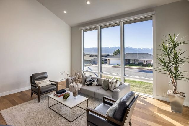 195 E North Sandrun Rd, Salt Lake City