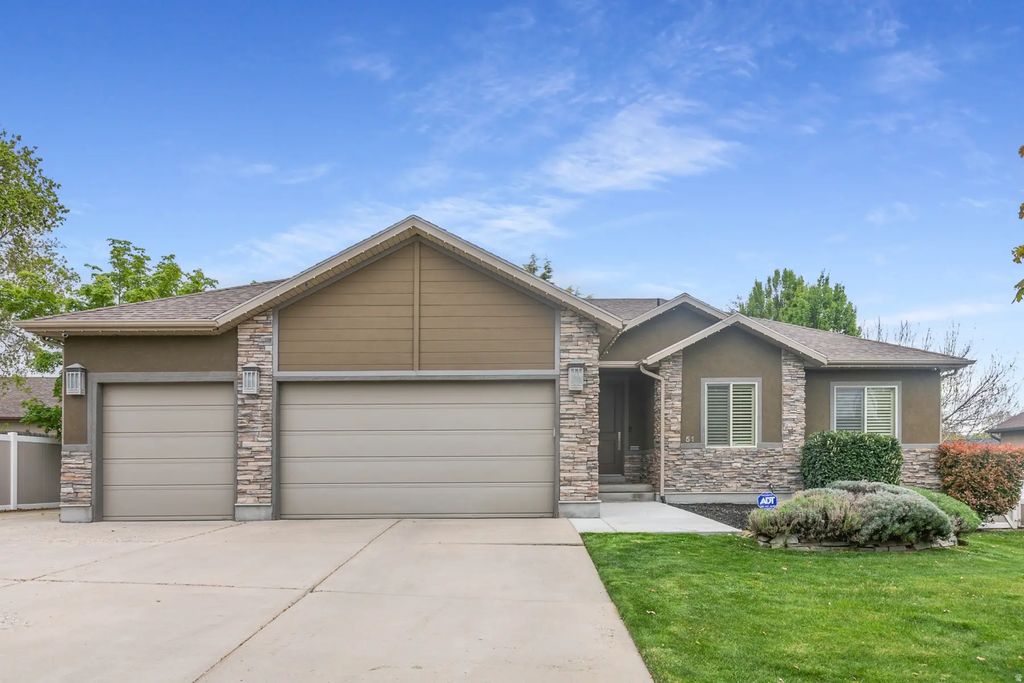 51 W Stauffer Ln S, Murray