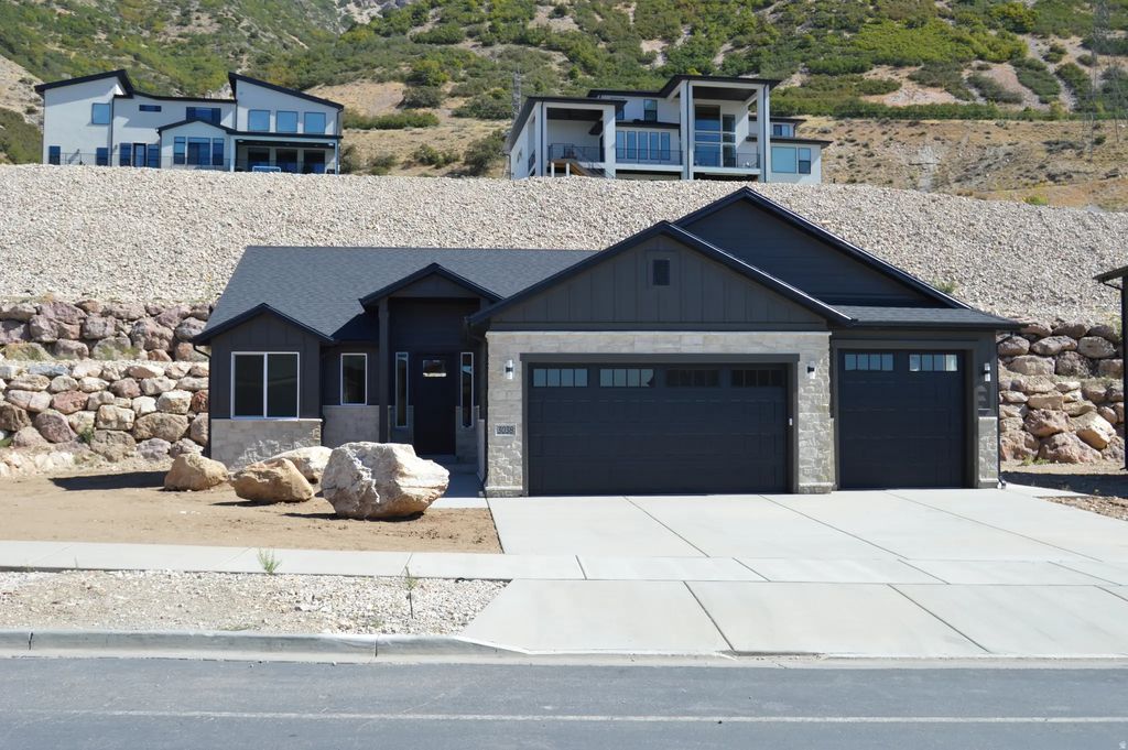 3038 N Mountain Rd 215, North Ogden
