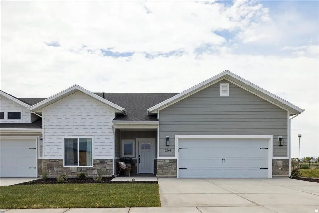 2554 S 2430 W 505, Syracuse