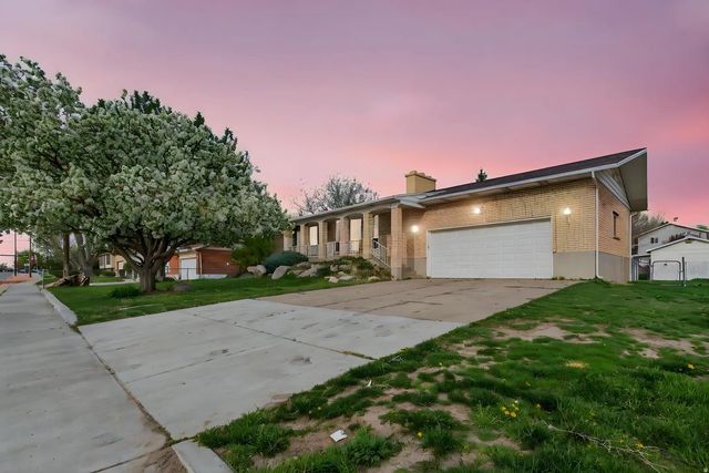 206 N 2000 W, West Point
