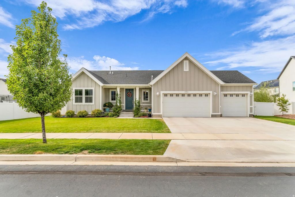 2454 W Jackson St, Mapleton
