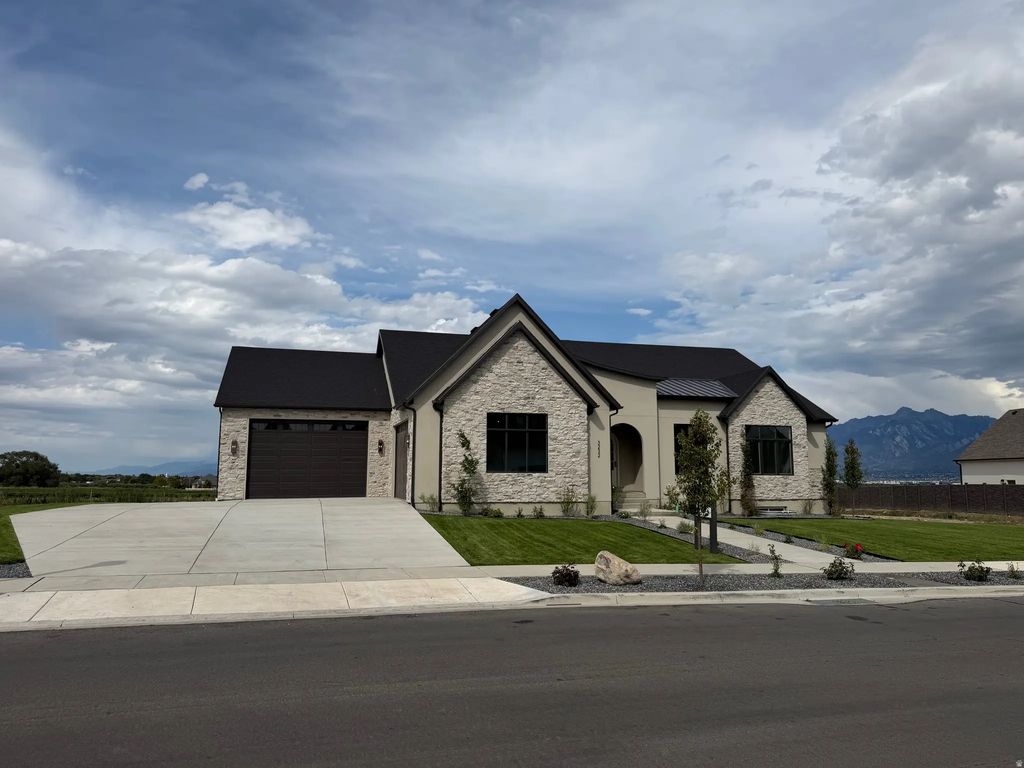 3232 W Jayden Mae Dr, Bluffdale
