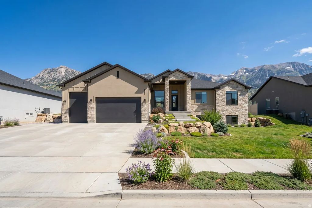656 E Mountain Rd N, North Ogden